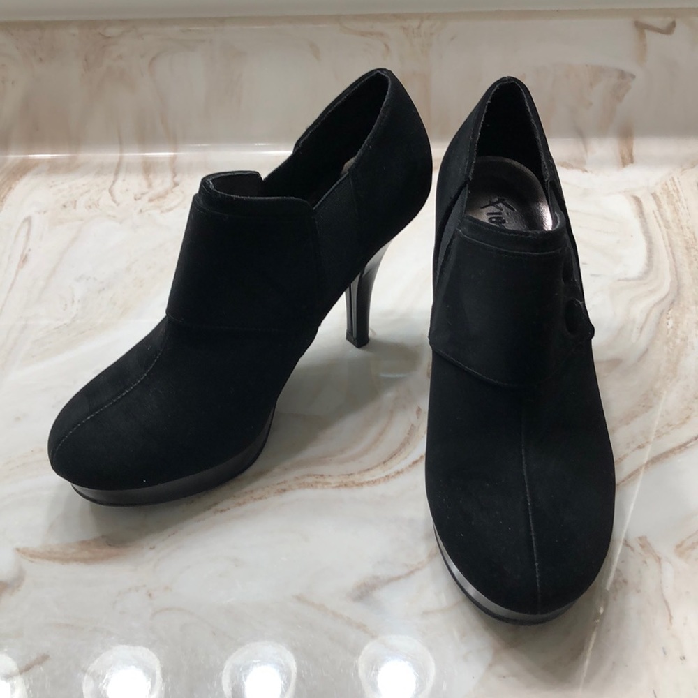 Black booties with detail buttons